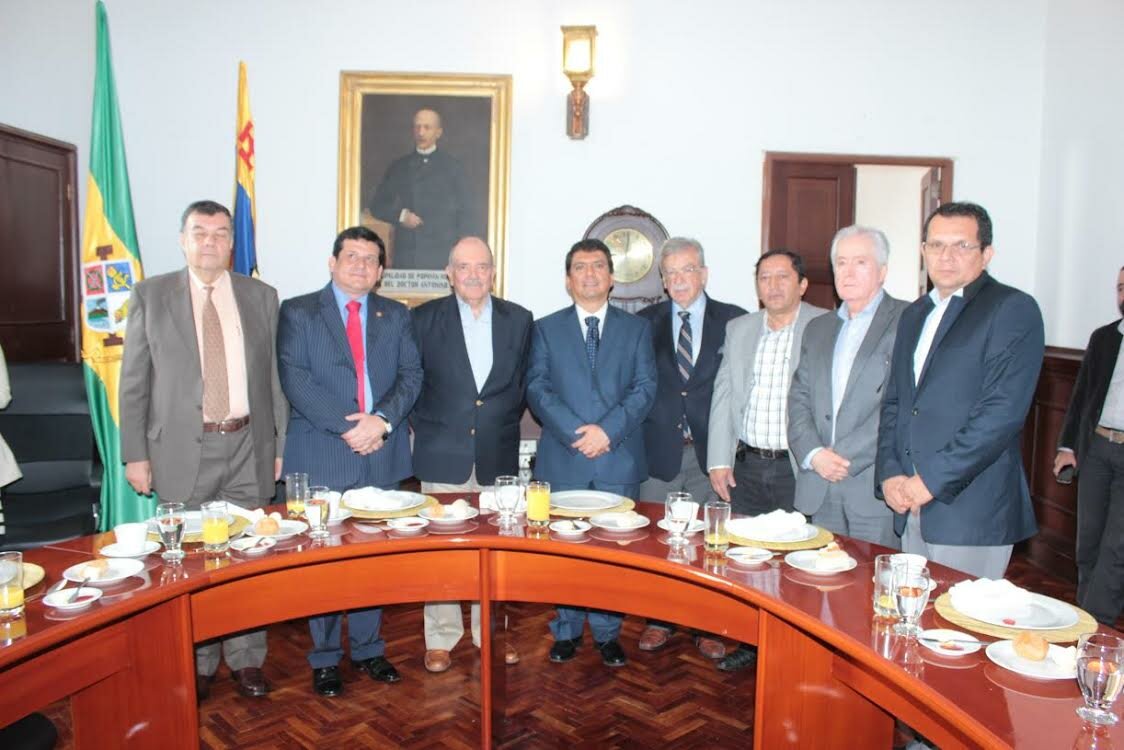 El alcalde de Popayán César Cristian Gómez Castro se reunió en el despacho de la Alcaldía con los exmandatarios de la ciudad.
