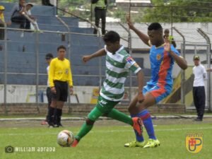 En Universitario, Leyser se ha ido ganando el puesto de titular por sus buenas actuaciones /Foto: William Adrada