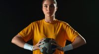 mujer con pelota