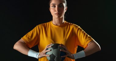 mujer con pelota